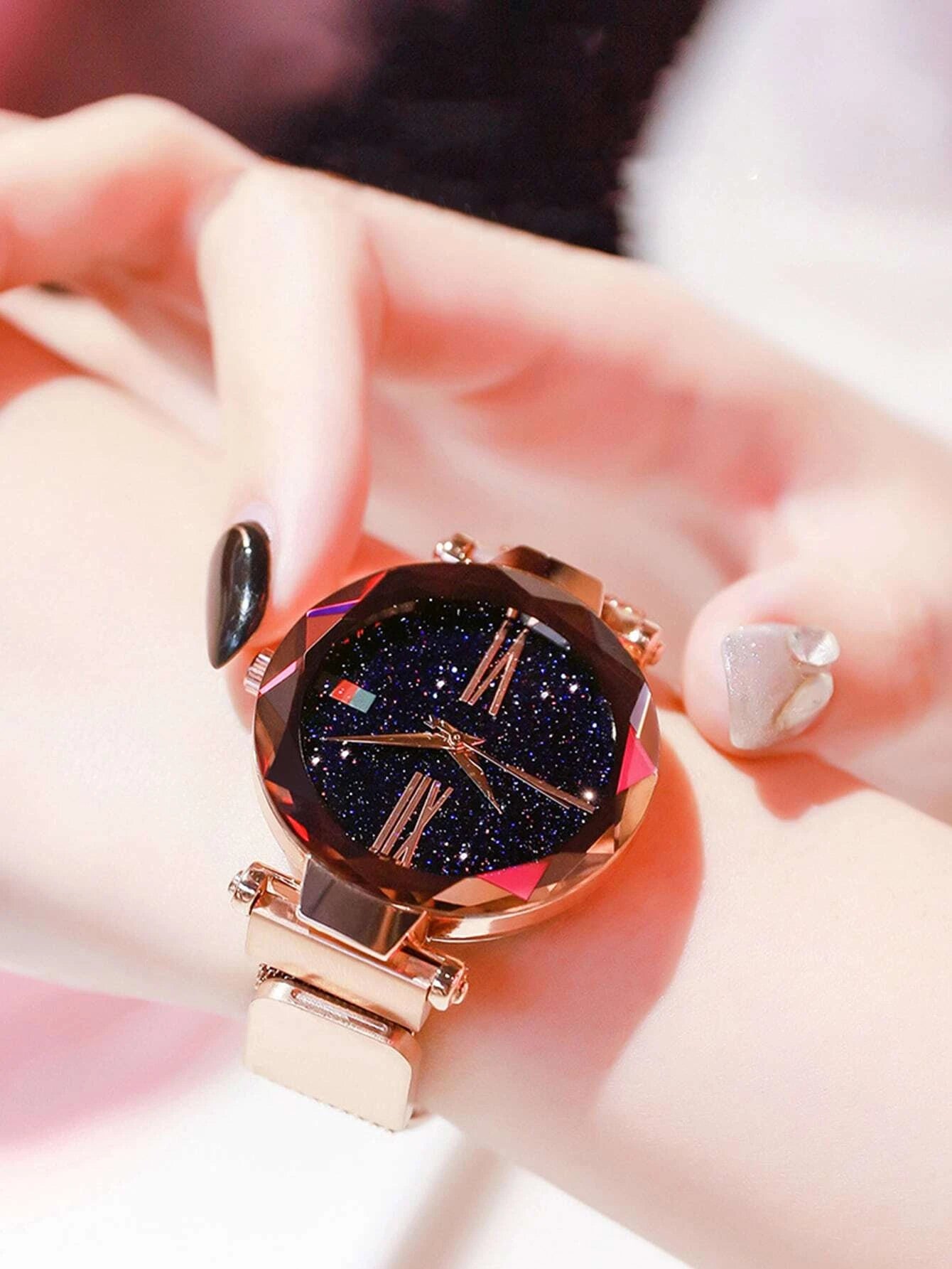 Magnetic Strap Pointer Quartz Watch & Bracelet